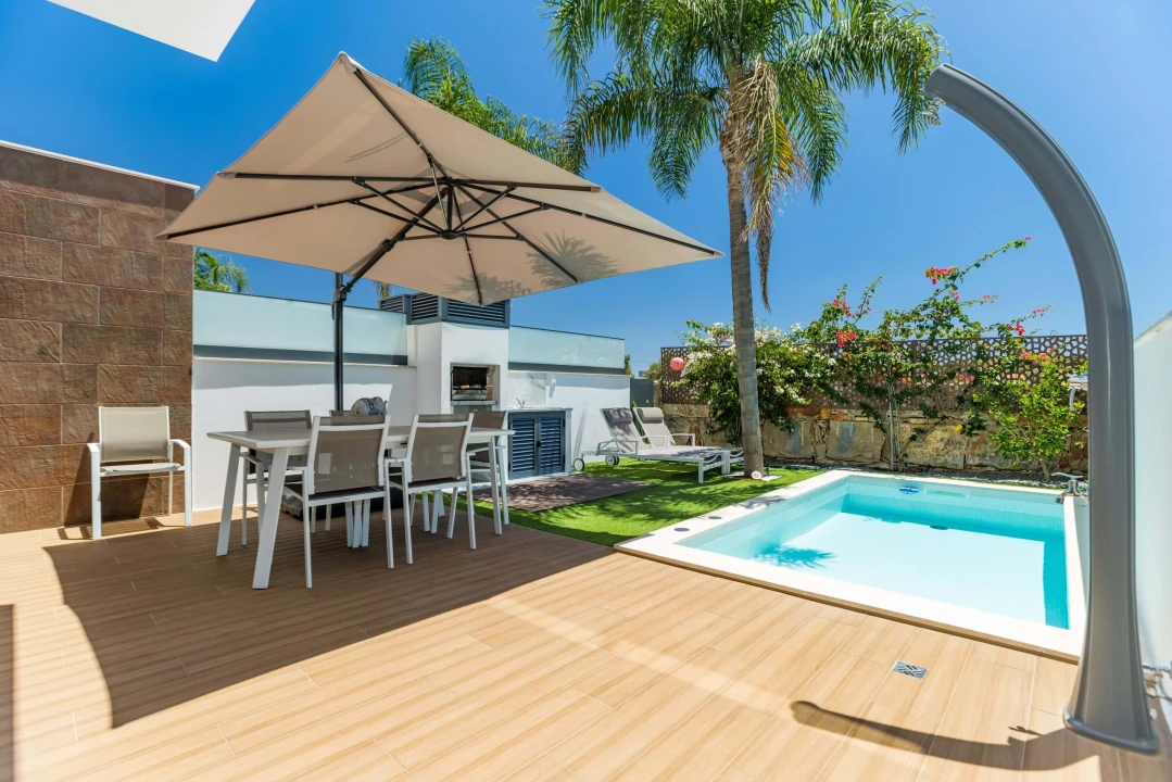 Moradia T4 para Venda em Ferreiras Foto 1