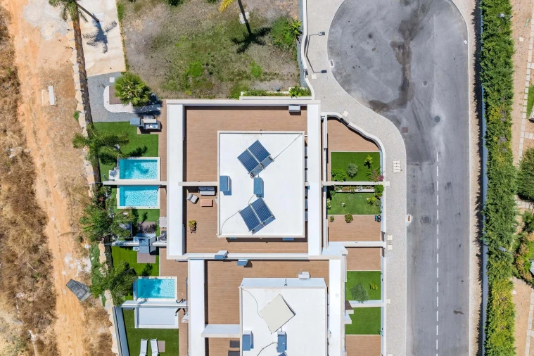 Moradia T4 para Venda em Ferreiras Foto 4