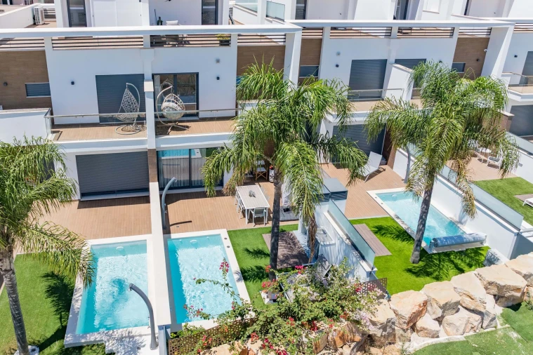 Moradia T4 para Venda em Ferreiras Foto 3