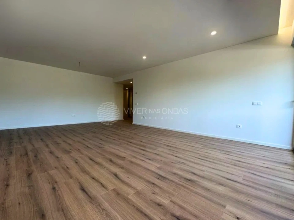 Apartamento T3 para Venda em Urgezes Foto 4