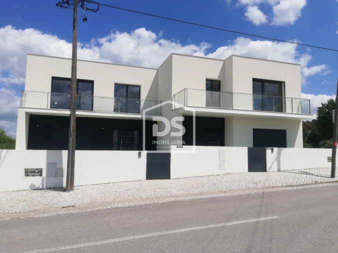 Moradia T4 para Venda em Nossa Senhora das Misericordias Foto 2