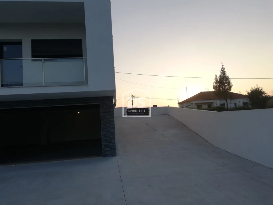 Moradia T4 para Venda em Nossa Senhora das Misericordias Foto 4