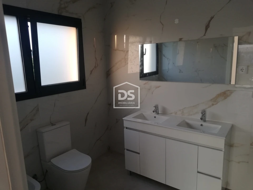 Moradia T4 para Venda em Nossa Senhora das Misericordias Foto 19