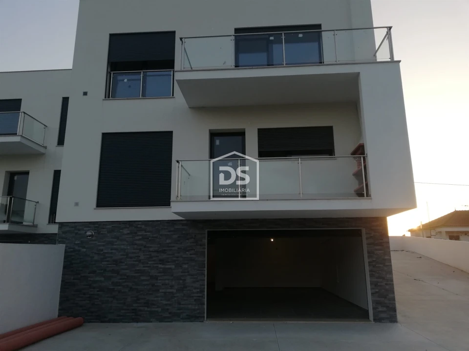 Moradia T4 para Venda em Nossa Senhora das Misericordias Foto 3