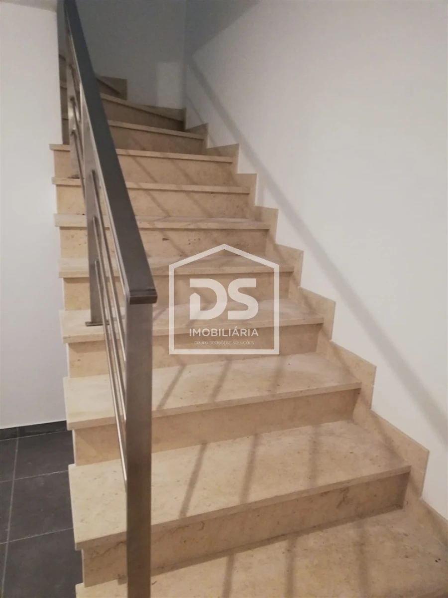 Moradia T4 para Venda em Nossa Senhora das Misericordias Foto 30