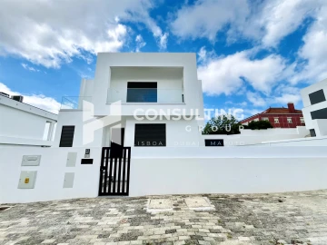 Moradia T4 para Venda em Corroios