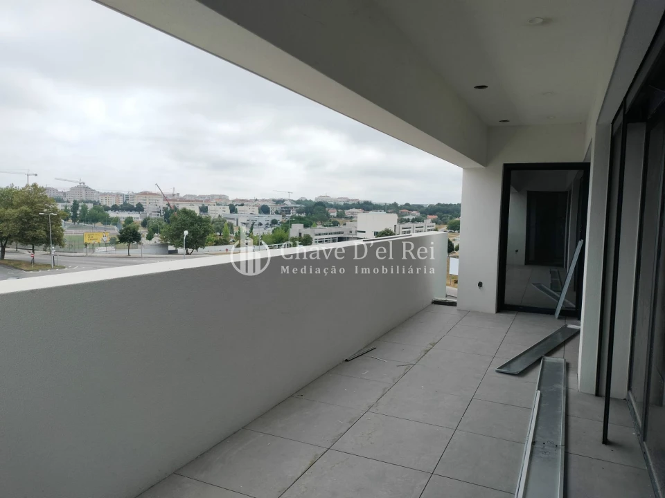 Apartamento T4 para Venda em Repeses e São Salvador Foto 1