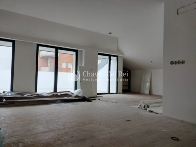 Apartamento T4 para Venda em Repeses e São Salvador Foto 1