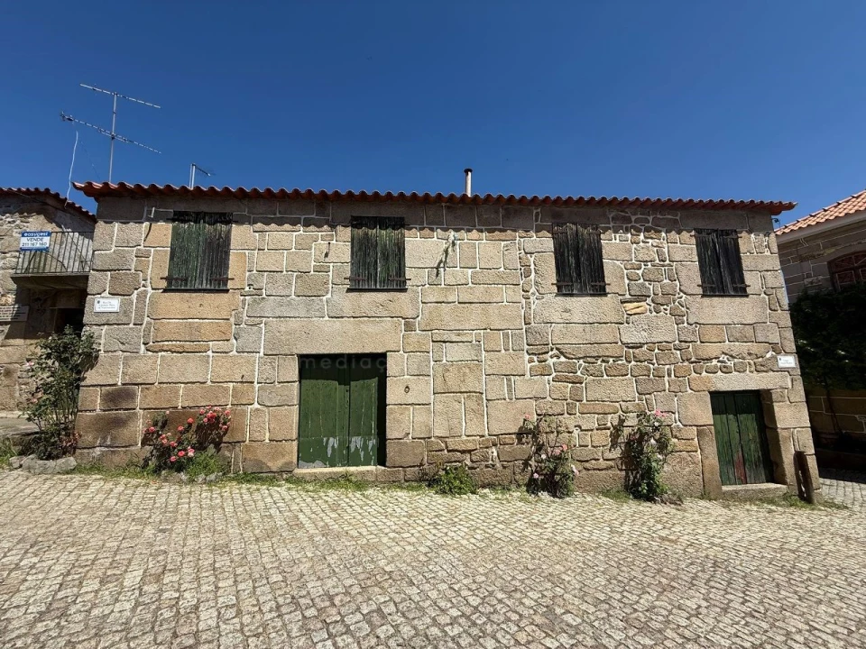 Moradia T6 para Venda em Numão Foto 1