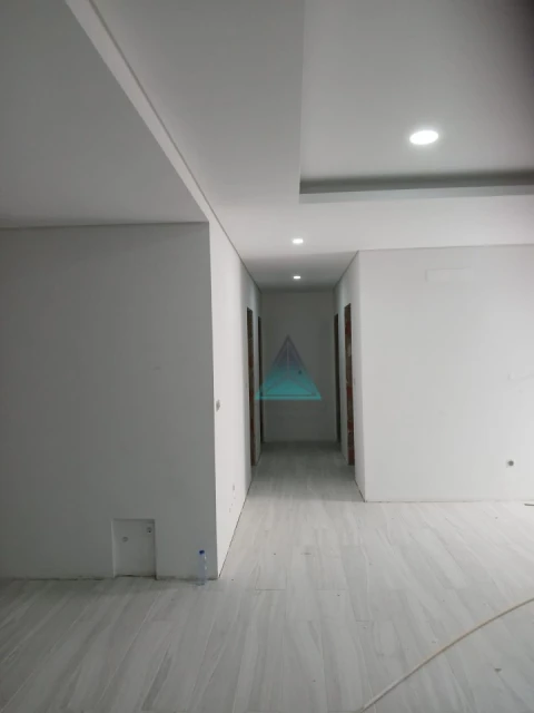 Moradia T4 para Venda em Fernao Ferro