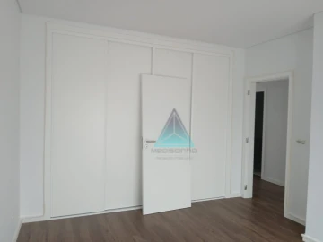 Moradia T4 para Venda em Fernao Ferro