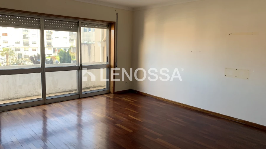 Apartamento T3 para Venda em Vilar de Andorinho Foto 3