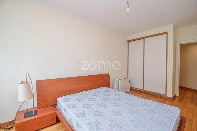 Apartamento T3 para Arrendamento em Carcavelos e Parede Foto 13