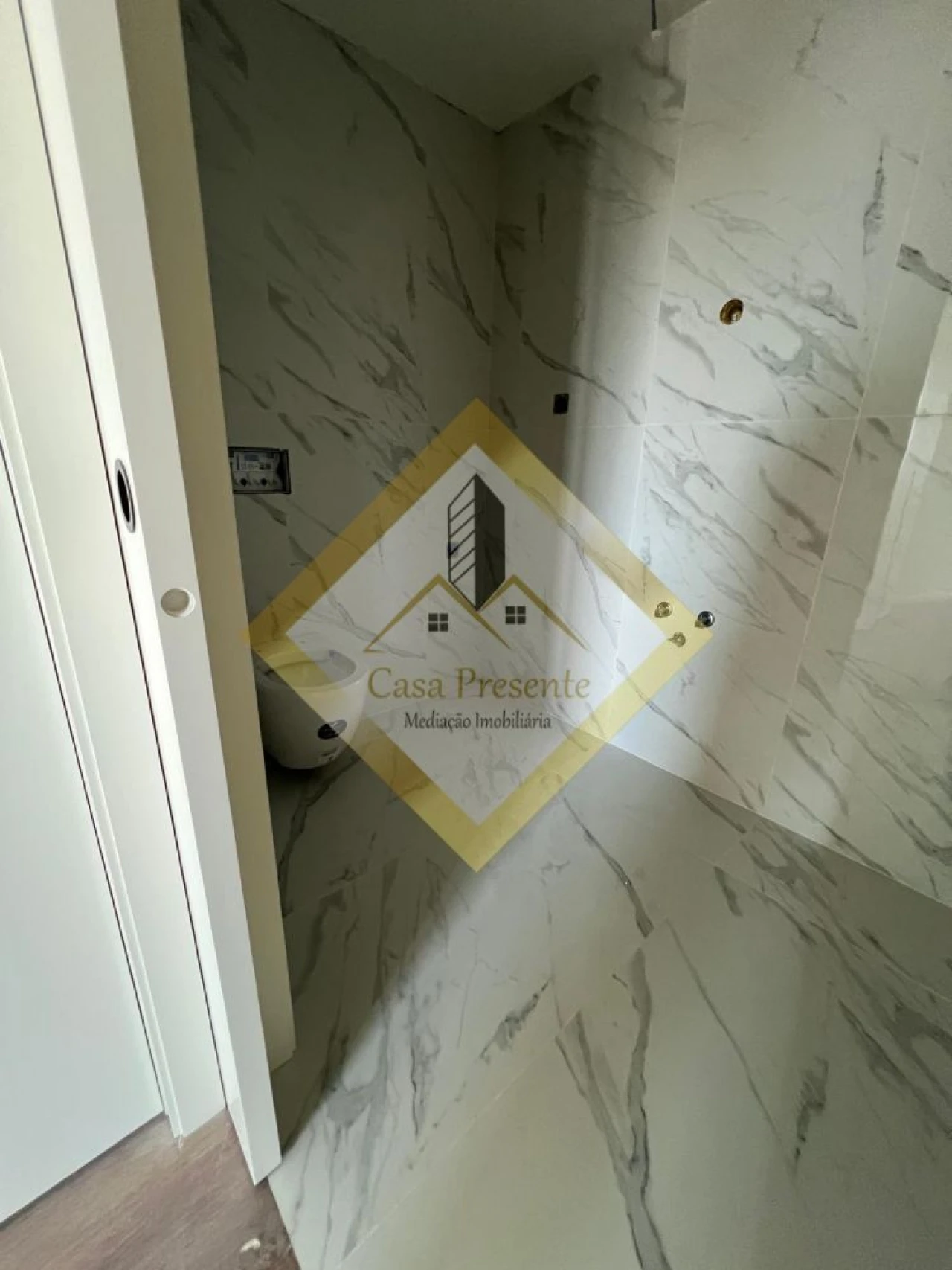 Apartamento T2 para Venda em Mafamude e Vilar do Paraíso Foto 9