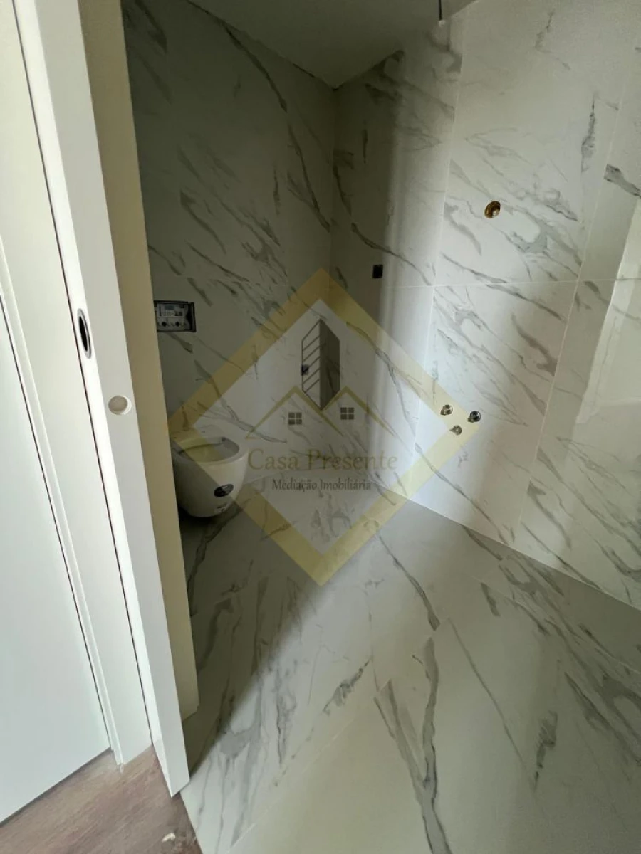 Apartamento T2 para Venda em Mafamude e Vilar do Paraíso Foto 9