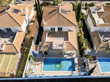 Moradia T5 para Venda em Albufeira e Olhos de Água