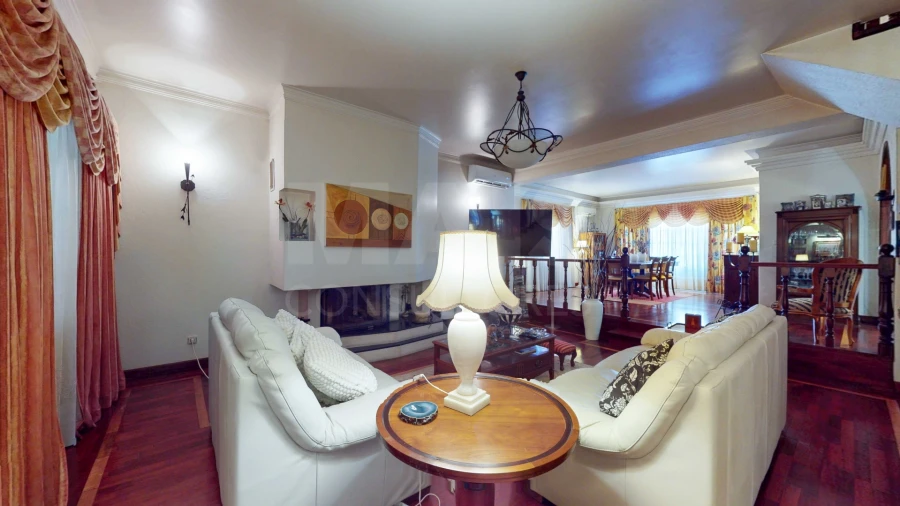 Moradia T4 para Venda em Ramada e Caneças Foto 7