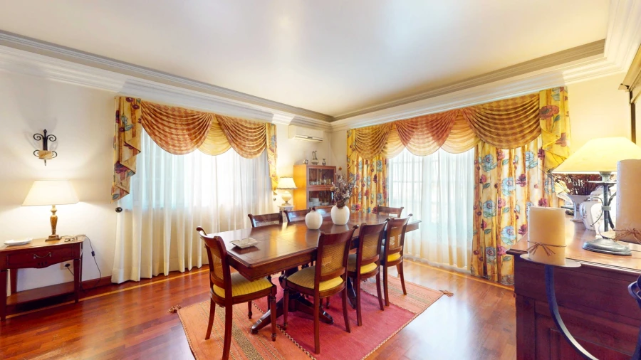 Moradia T4 para Venda em Ramada e Caneças Foto 4