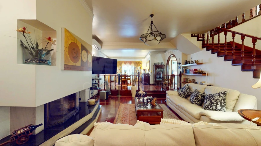 Moradia T4 para Venda em Ramada e Caneças Foto 8