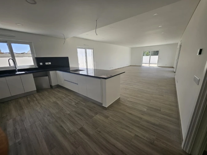 Moradia T4 para Venda em Altura Foto 10