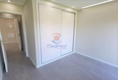 Apartamento T3 para Venda em Santo António dos Cavaleiros e Frielas