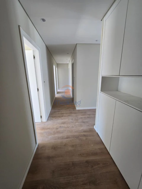Apartamento T4 para Venda em Santo António dos Cavaleiros e Frielas