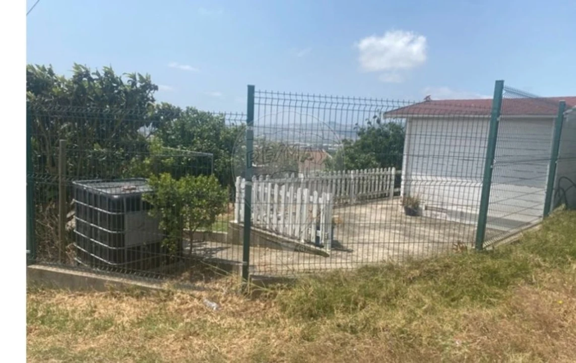 Terreno para Venda em Santo Antão e São Julião do Tojal Foto 1