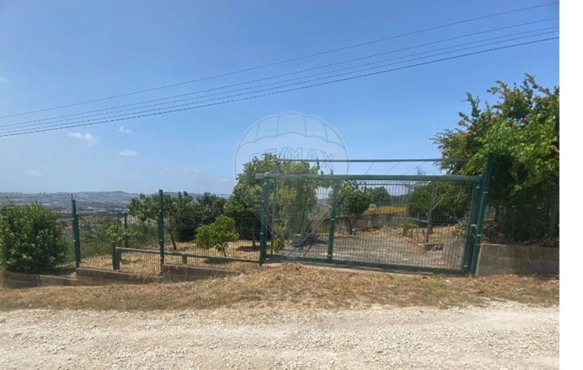 Terreno para Venda em Santo Antão e São Julião do Tojal Foto 3