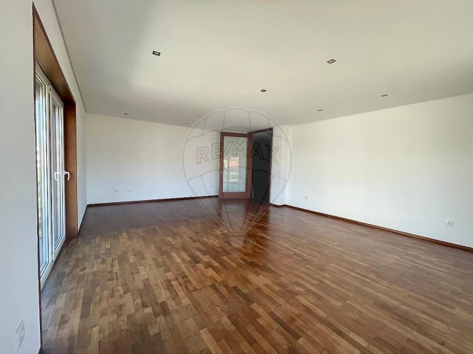 Apartamento T3 para Venda em Campanhã Foto 2