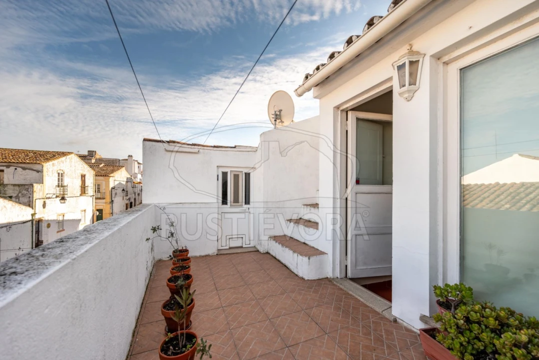 Moradia T4 para Venda em Évora (São Mamede, Sé, São Pedro e Santo Antão) Foto 1