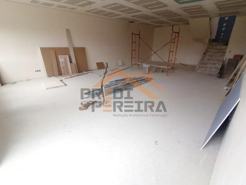 Apartamento T3 para Venda em Camarate, Unhos e Apelação Foto 11