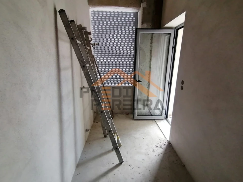 Apartamento T3 para Venda em Camarate, Unhos e Apelação Foto 12