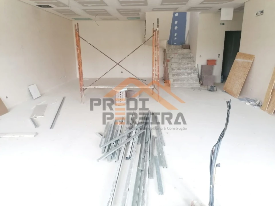 Apartamento T3 para Venda em Camarate, Unhos e Apelação Foto 13