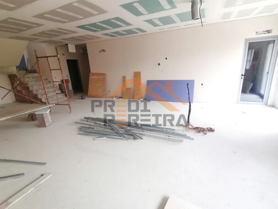 Apartamento T3 para Venda em Camarate, Unhos e Apelação Foto 15