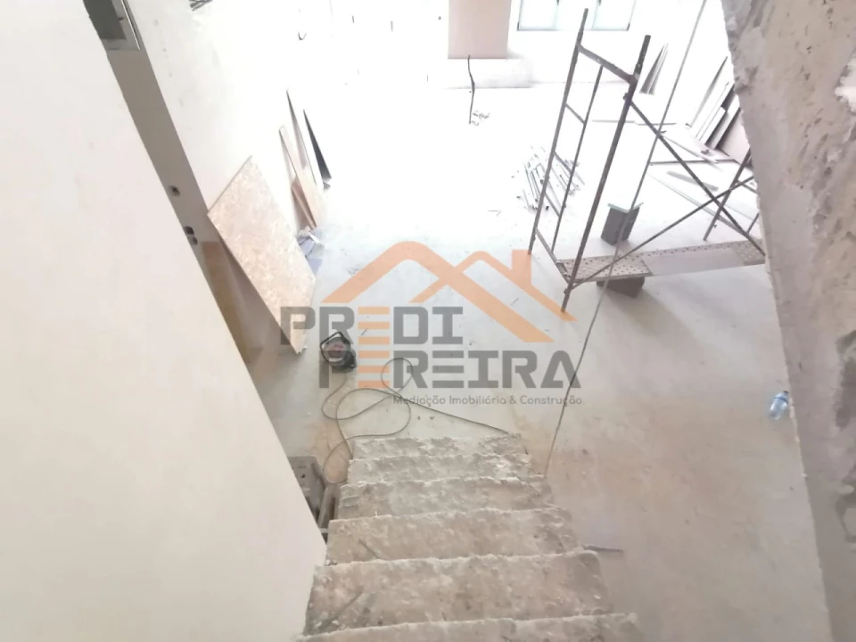 Apartamento T3 para Venda em Camarate, Unhos e Apelação Foto 22