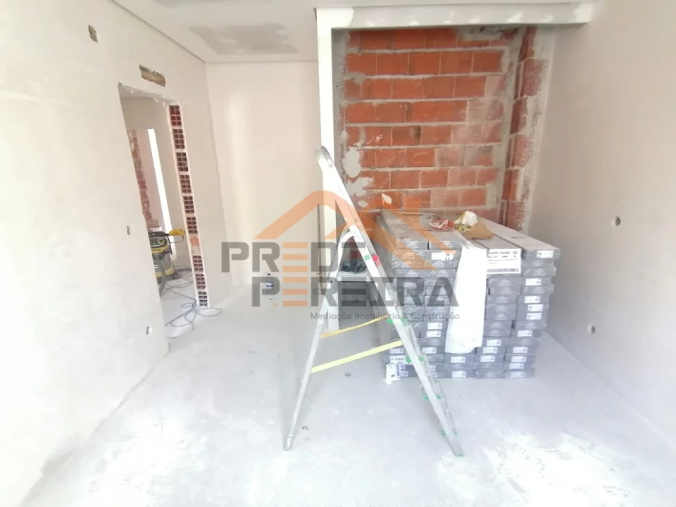 Apartamento T3 para Venda em Camarate, Unhos e Apelação Foto 26