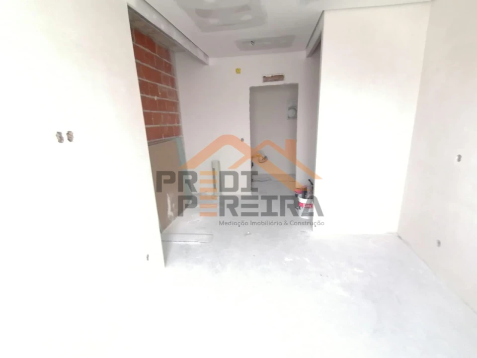 Apartamento T3 para Venda em Camarate, Unhos e Apelação Foto 31