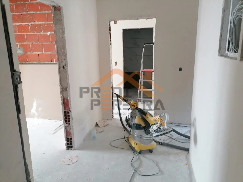 Apartamento T3 para Venda em Camarate, Unhos e Apelação Foto 33