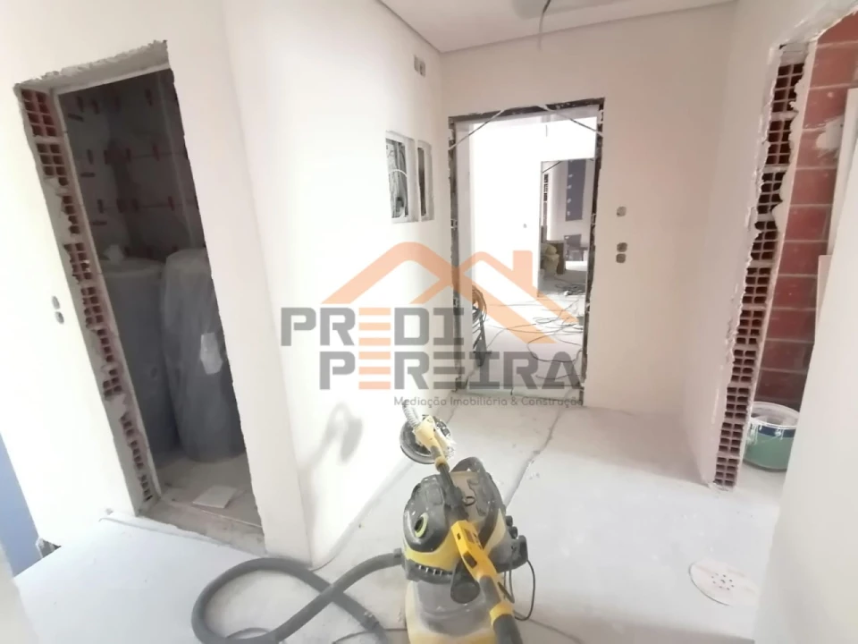 Apartamento T3 para Venda em Camarate, Unhos e Apelação Foto 34