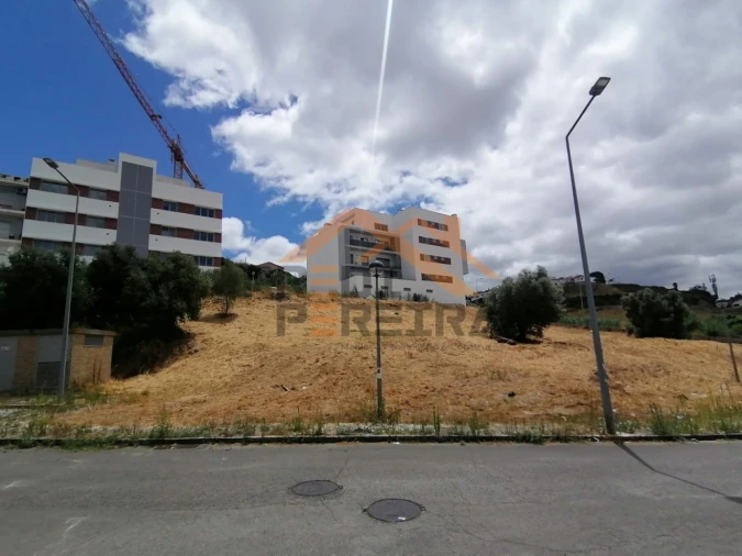 Apartamento T3 para Venda em Camarate, Unhos e Apelação Foto 2