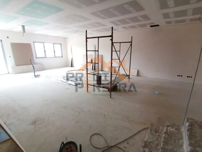 Apartamento T3 para Venda em Camarate, Unhos e Apelação Foto 17