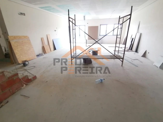 Apartamento T3 para Venda em Camarate, Unhos e Apelação Foto 20