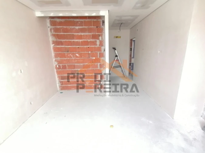 Apartamento T3 para Venda em Camarate, Unhos e Apelação Foto 27