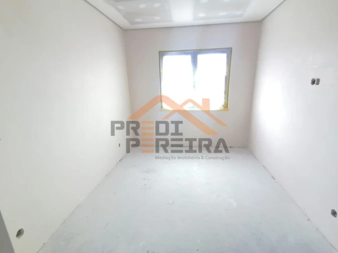 Apartamento T3 para Venda em Camarate, Unhos e Apelação Foto 32