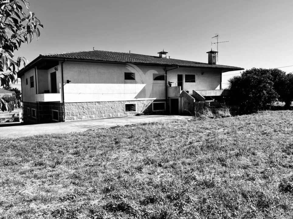 Moradia T7 para Venda em Vermoim Foto 8