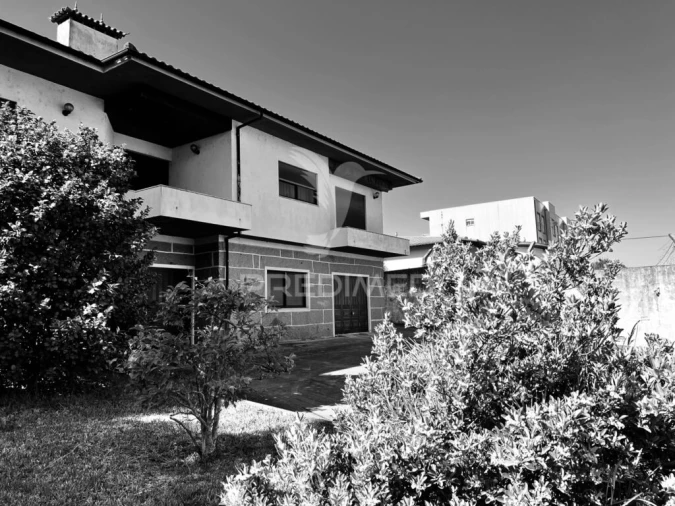 Moradia T7 para Venda em Vermoim Foto 5