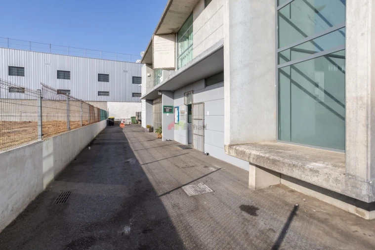 Armazém para Venda em Amora Foto 4