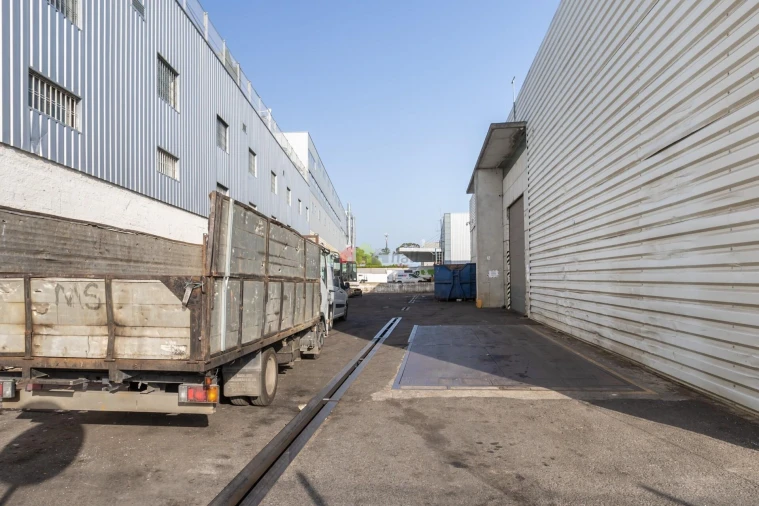 Armazém para Venda em Amora Foto 6