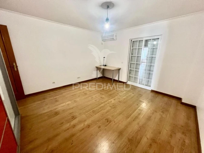 Moradia T4 para Venda em Santo Antonio da Charneca Foto 13