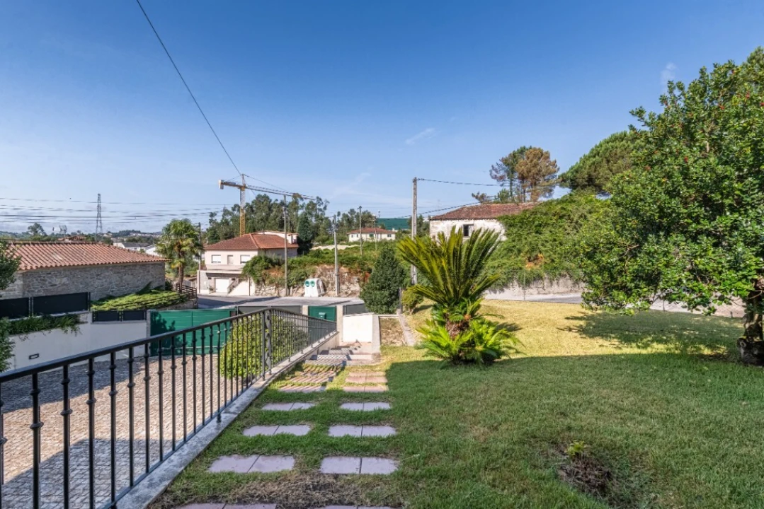 Moradia T4 para Venda em Lago Foto 29